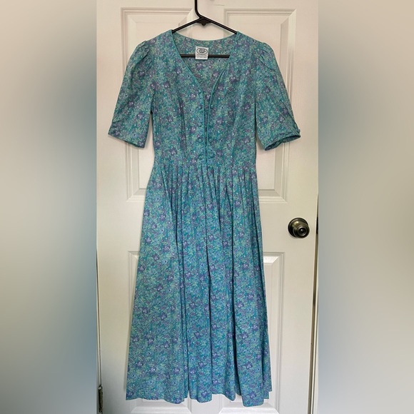 Laura Ashley Dresses & Skirts - Vintage Laura Ashley Women’s Dress Size 10